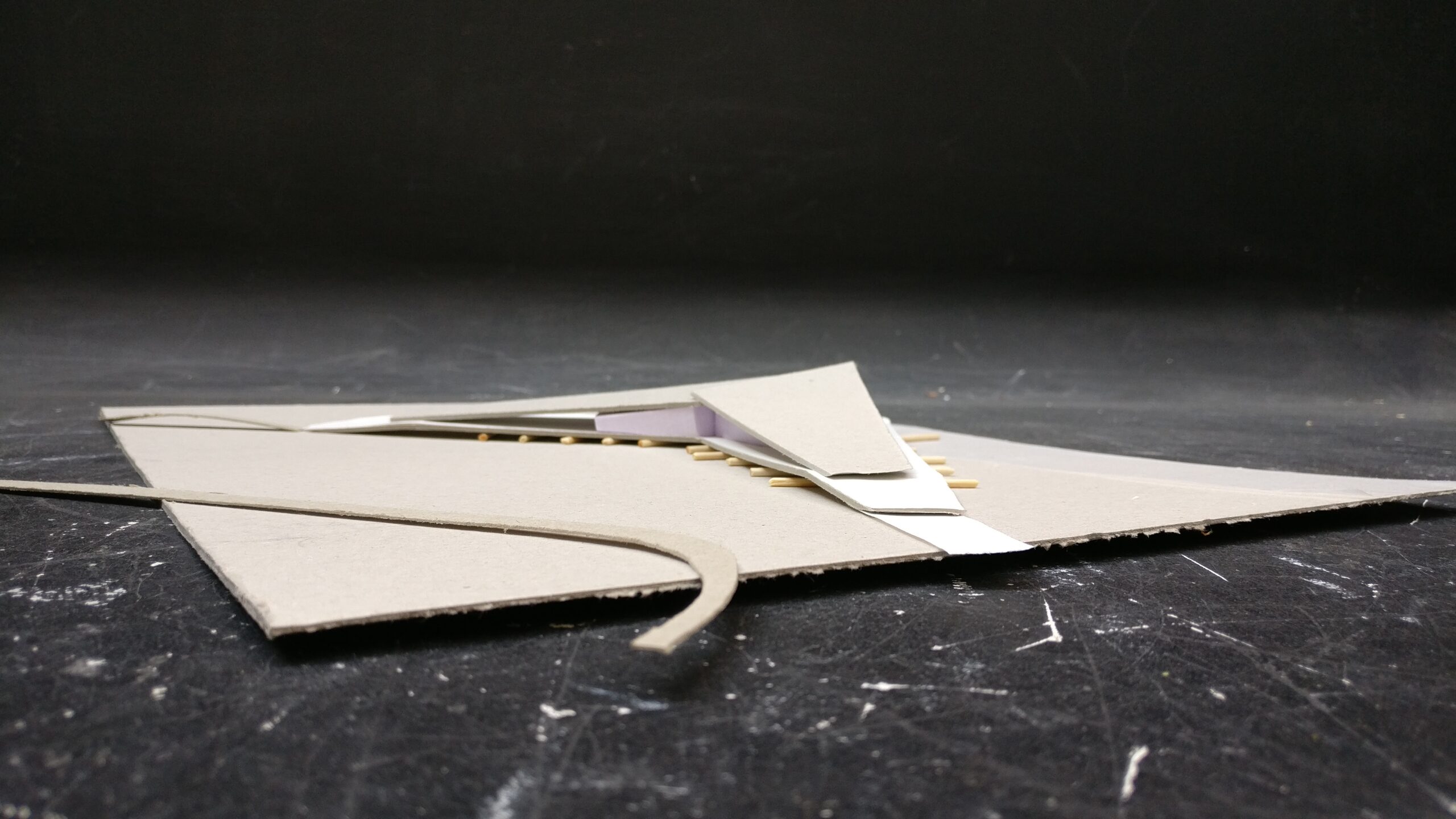 Configuratie 3 Een publieke route op het dak en tussen de gebouwen, bied uitzicht naar het landschap.