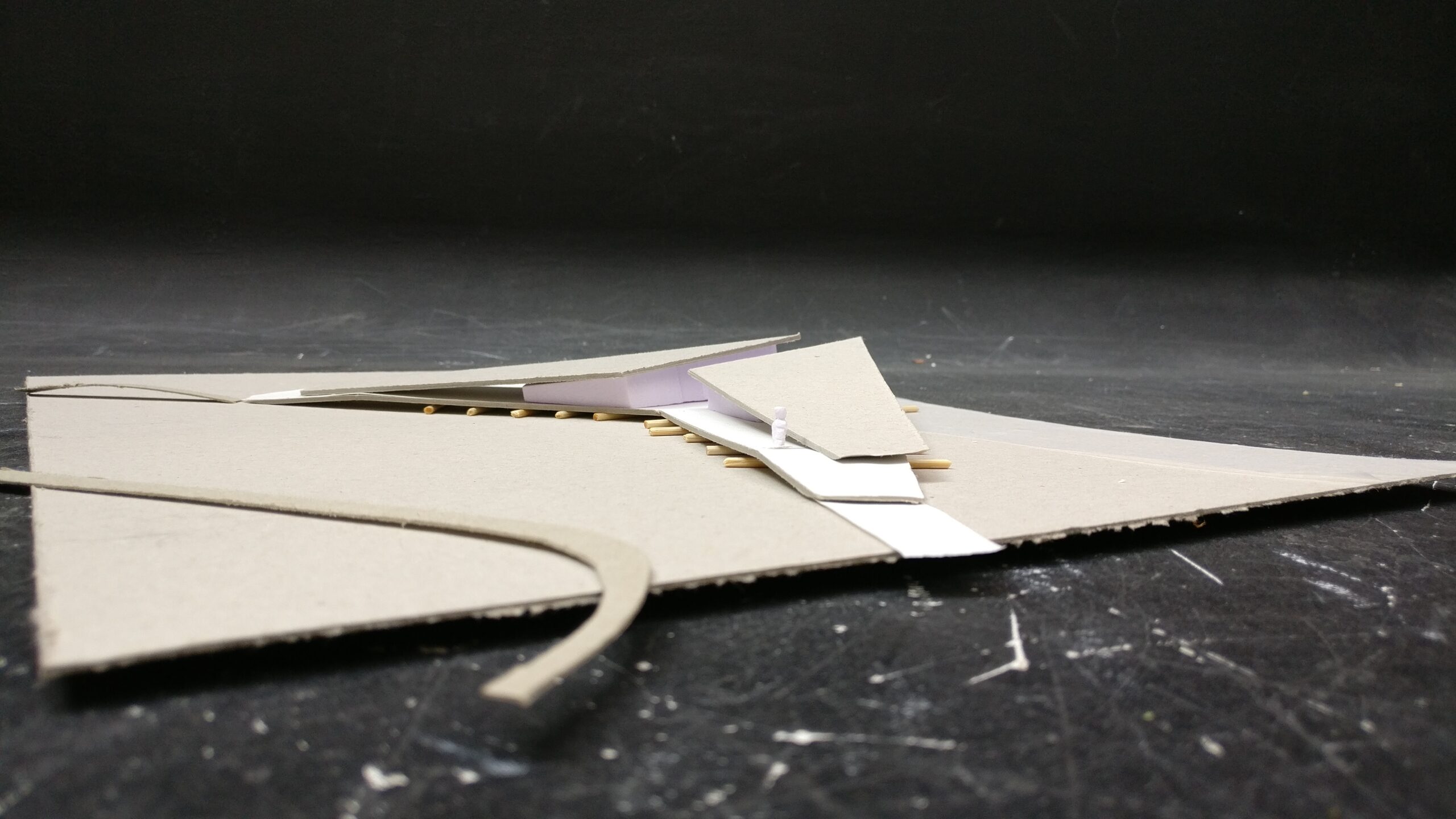 Configuratie 3 Een publieke route op het dak en tussen de gebouwen, bied uitzicht naar het landschap.