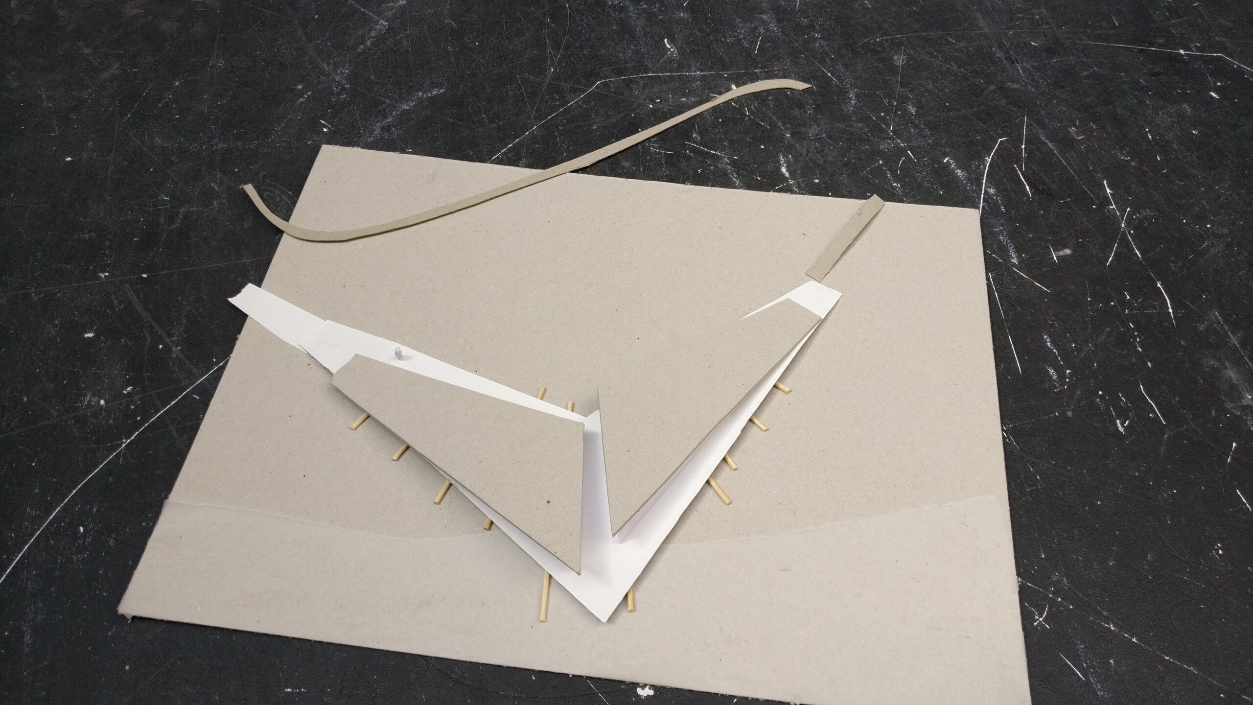 Configuratie 3 Een publieke route op het dak en tussen de gebouwen, bied uitzicht naar het landschap.